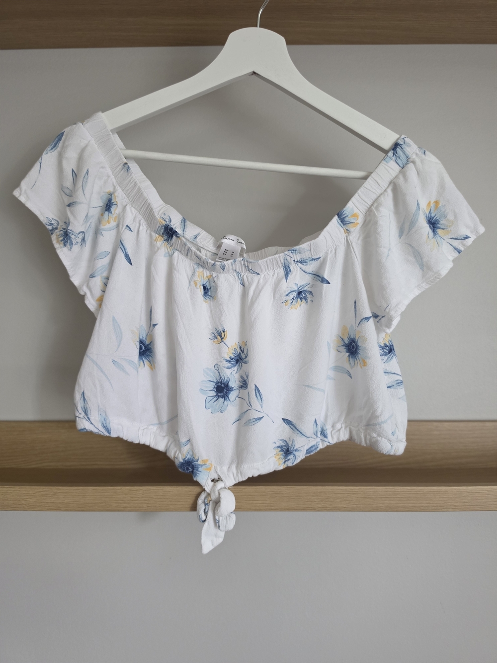 Streetwear Society White Floral Off-Shoulder Tie-Front Crop Top